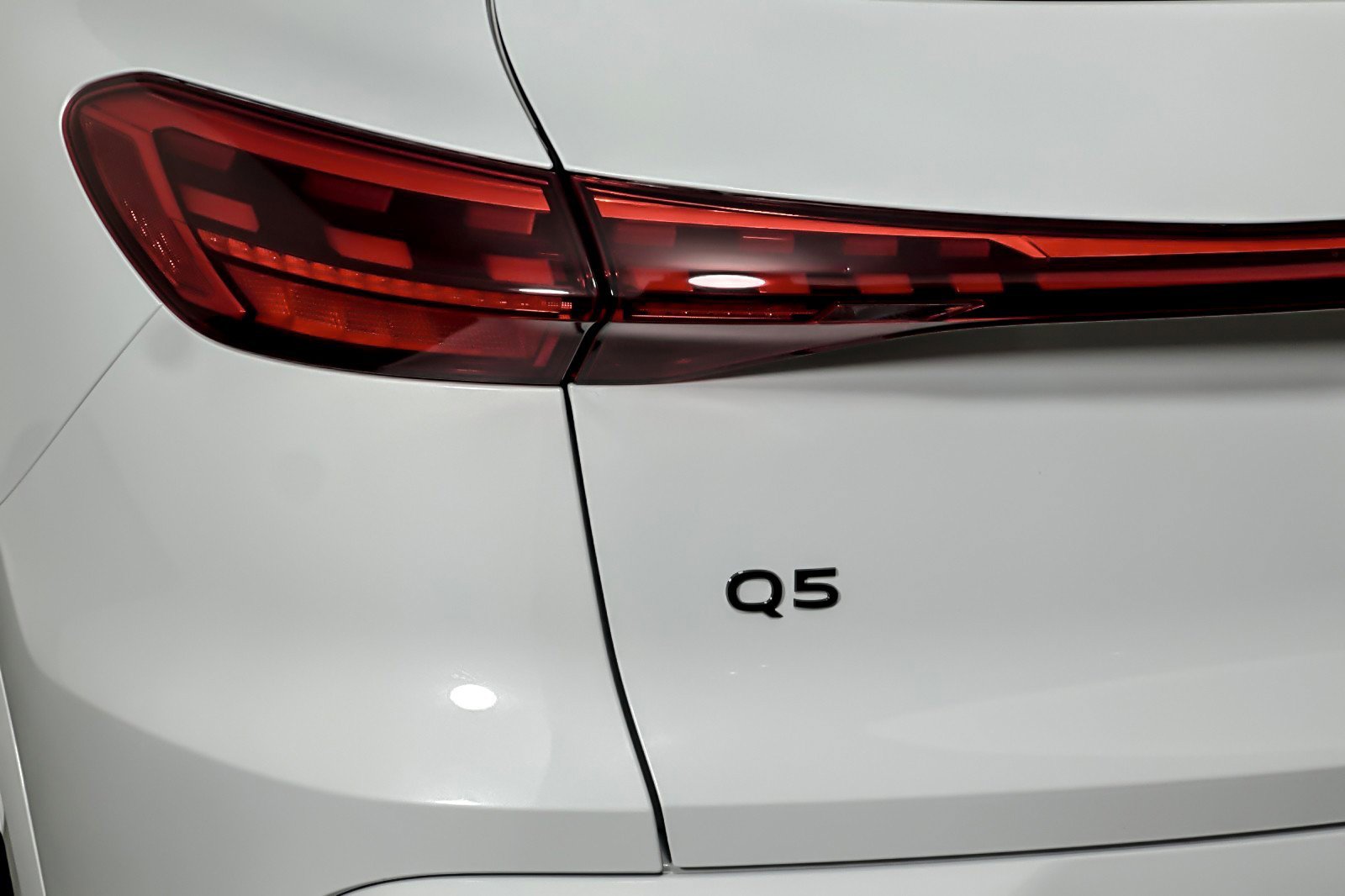 Used 2025 Audi Q5 Premium w/ Convenience Package image 26