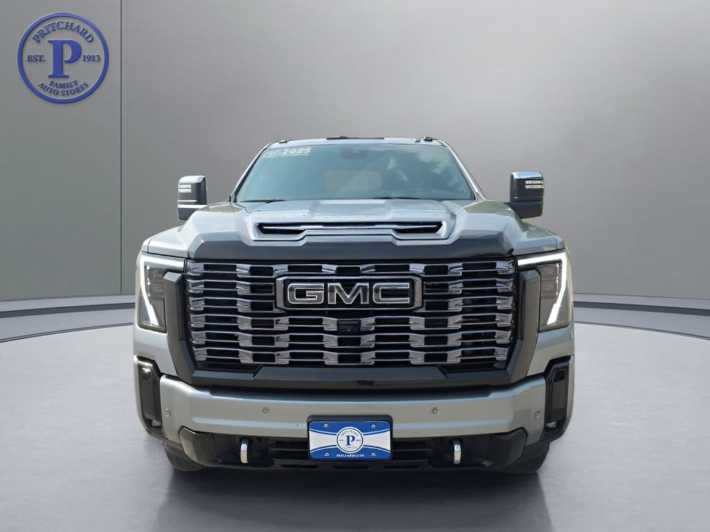 Used 2025 GMC Sierra 3500 Denali Ultimate AWD/4WD image 2