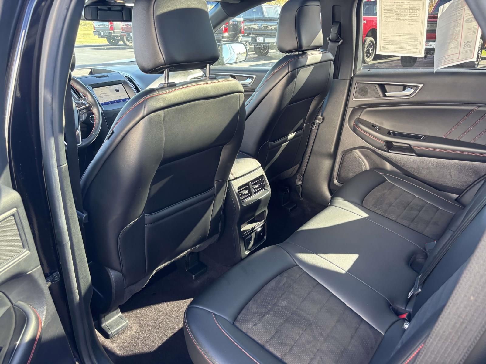 Certified 2020 Ford Edge ST-Line w/ Cold Weather Package image 29