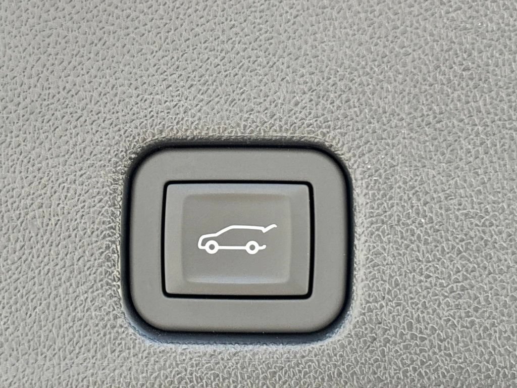 Used 2025 Chevrolet Traverse Z71 w/ Driver Confidence Package AWD/4WD image 7