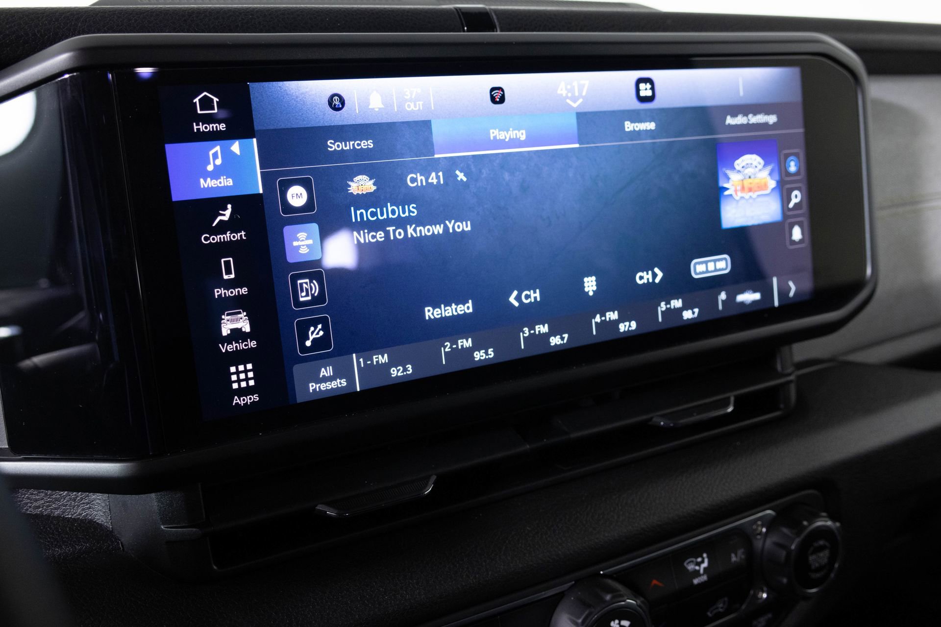 Used 2024 Jeep Wrangler Unlimited image 26
