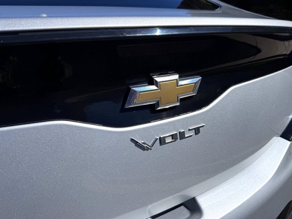 Used 2017 Chevrolet Volt Premier w/ Driver Confidence Package FWD image 9