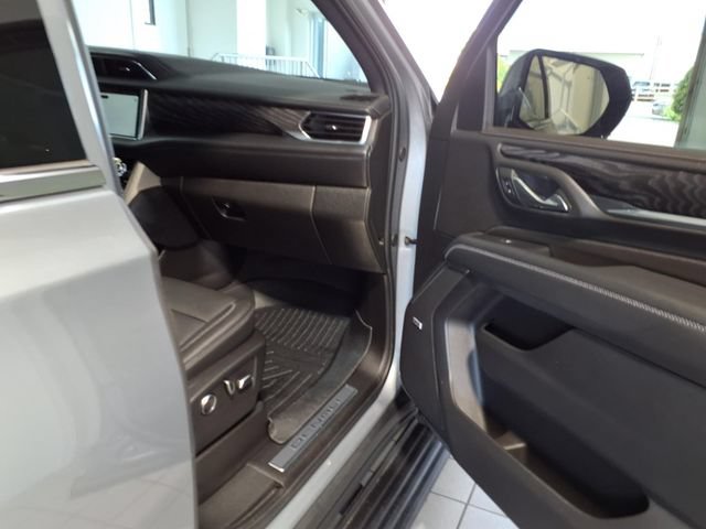 Used 2024 GMC Yukon Denali w/ Advanced Technology Package AWD/4WD image 29
