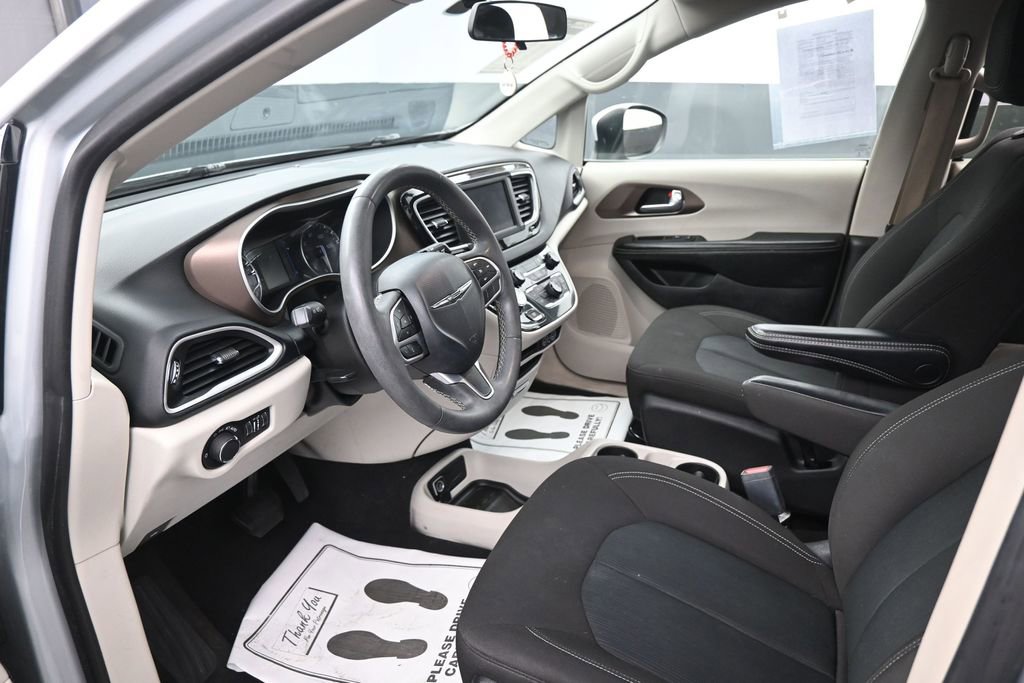 Used 2022 Chrysler Voyager LX FWD image 24