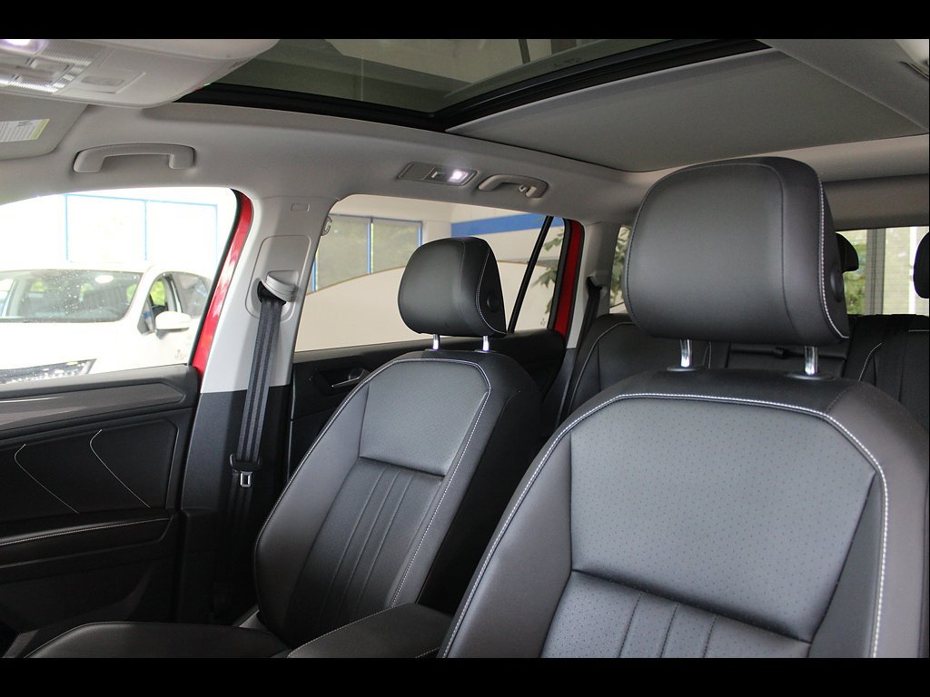 Used 2022 Volkswagen Tiguan SE AWD/4WD image 14