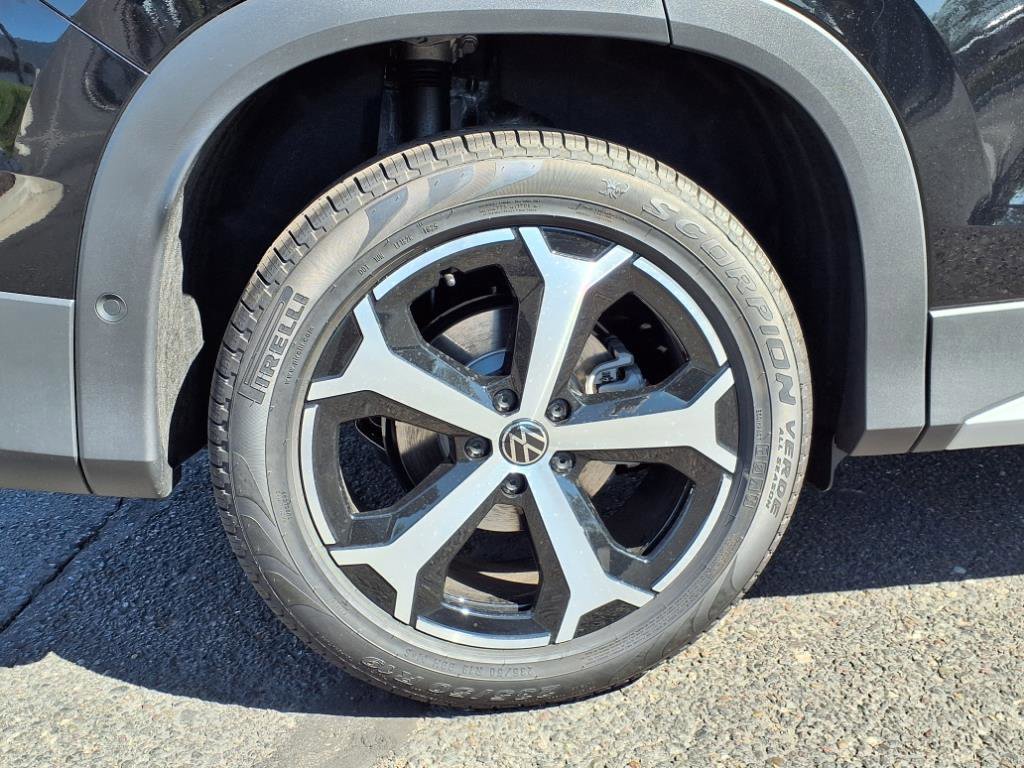 New 2025 Volkswagen Tiguan SE image 9