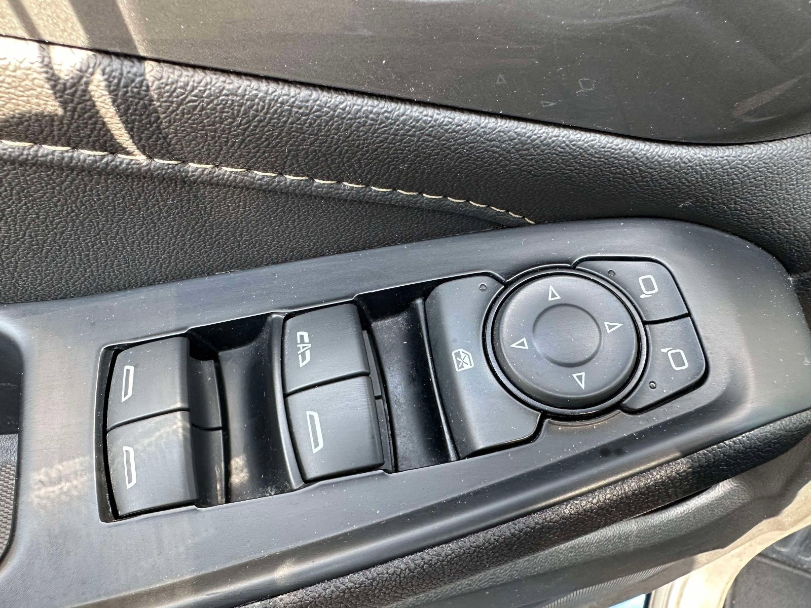 Used 2023 Chevrolet Traverse LT AWD/4WD image 16