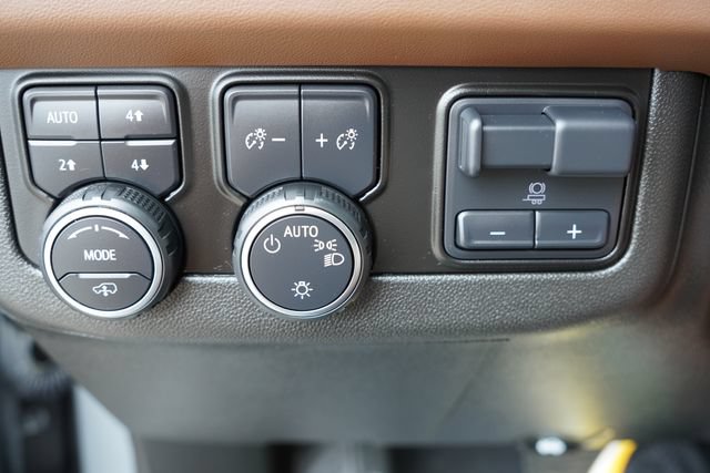 Used 2023 Chevrolet Suburban High Country AWD/4WD image 30