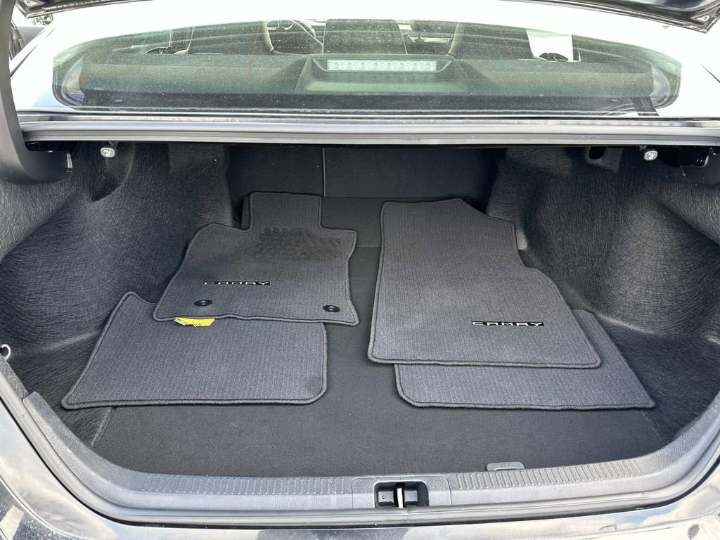 Used 2023 Toyota Camry SE image 29