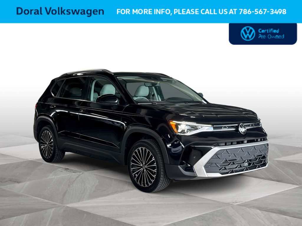 Used 2025 Volkswagen Taos SE FWD image 2