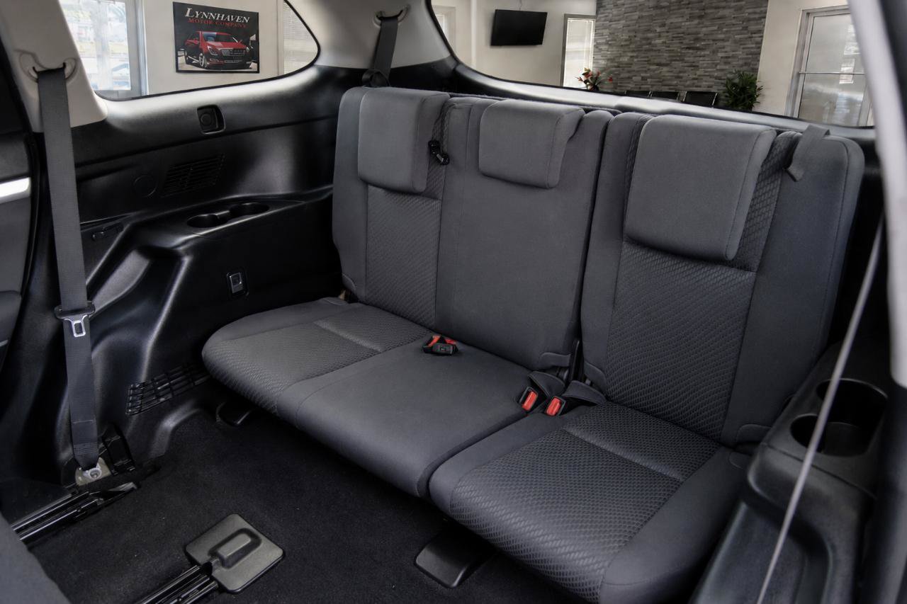 Used 2019 Toyota Highlander LE FWD image 12