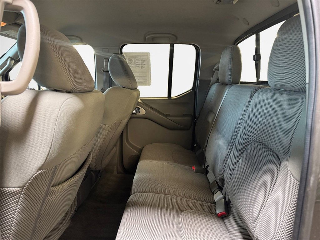 Used 2015 Nissan Frontier SV image 24