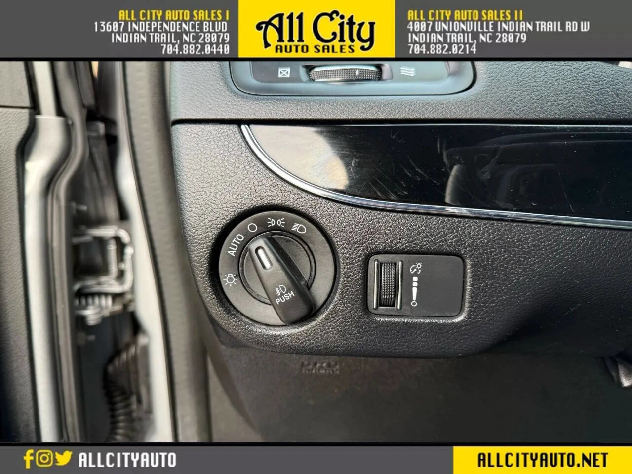 Used 2018 Dodge Grand Caravan SE FWD image 22