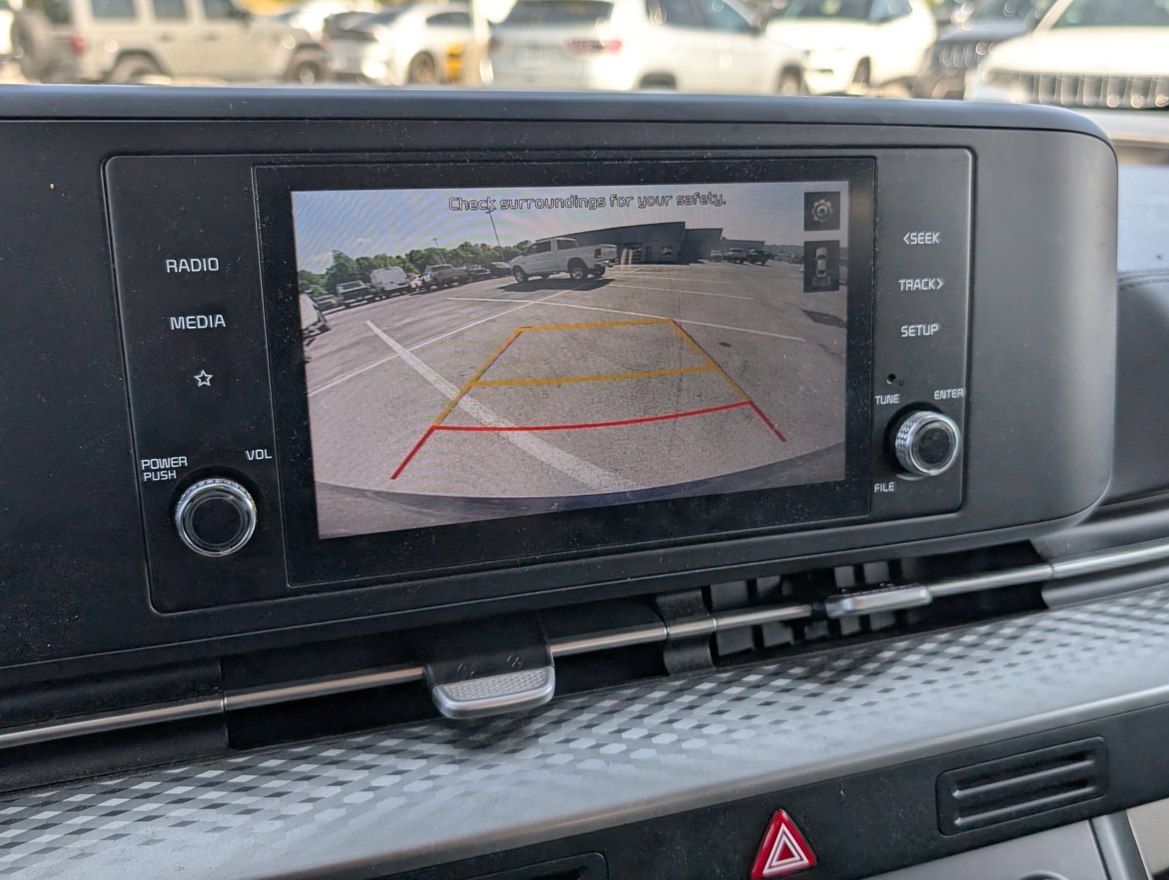 Used 2022 Kia Carnival LX FWD image 9