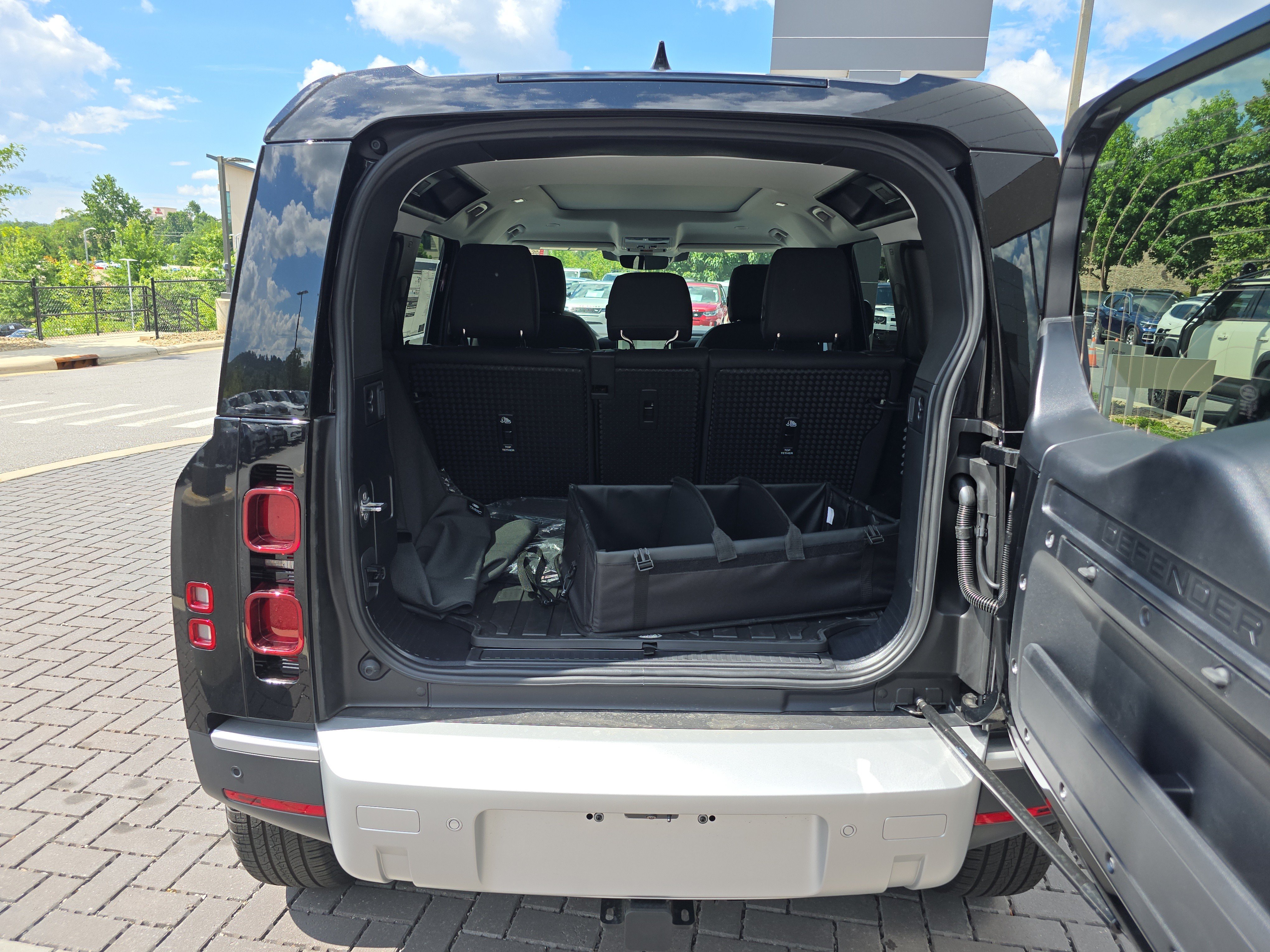 Certified 2025 Land Rover Defender 110 S AWD/4WD image 7