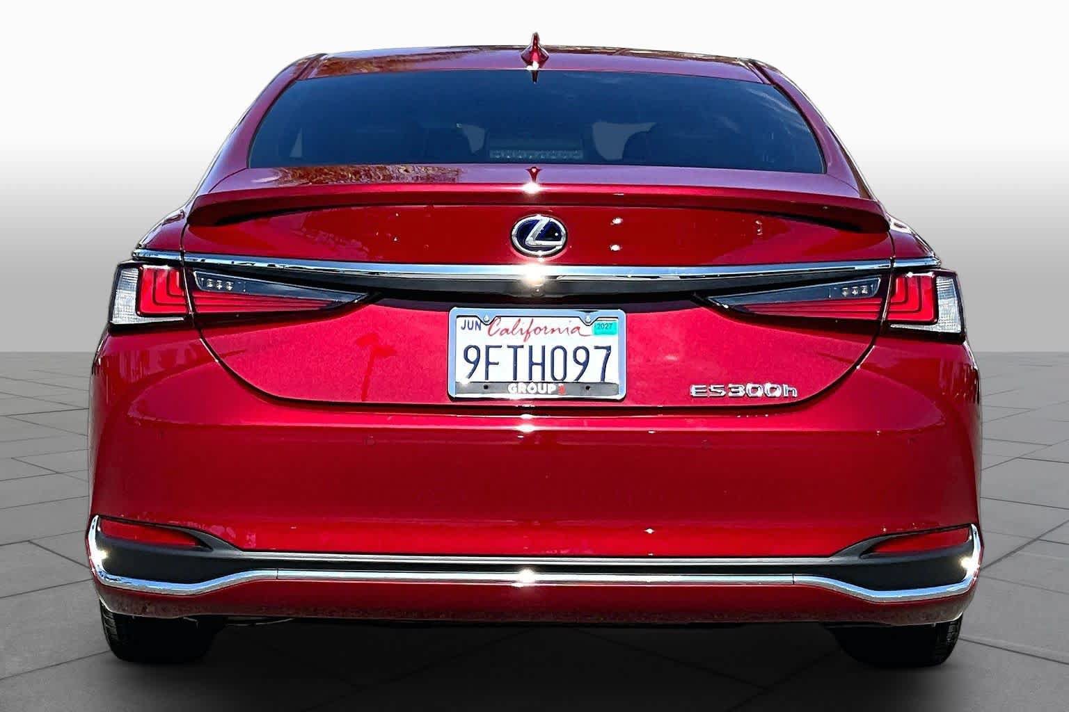 Used 2022 Lexus ES 300h w/ Premium Package FWD image 4