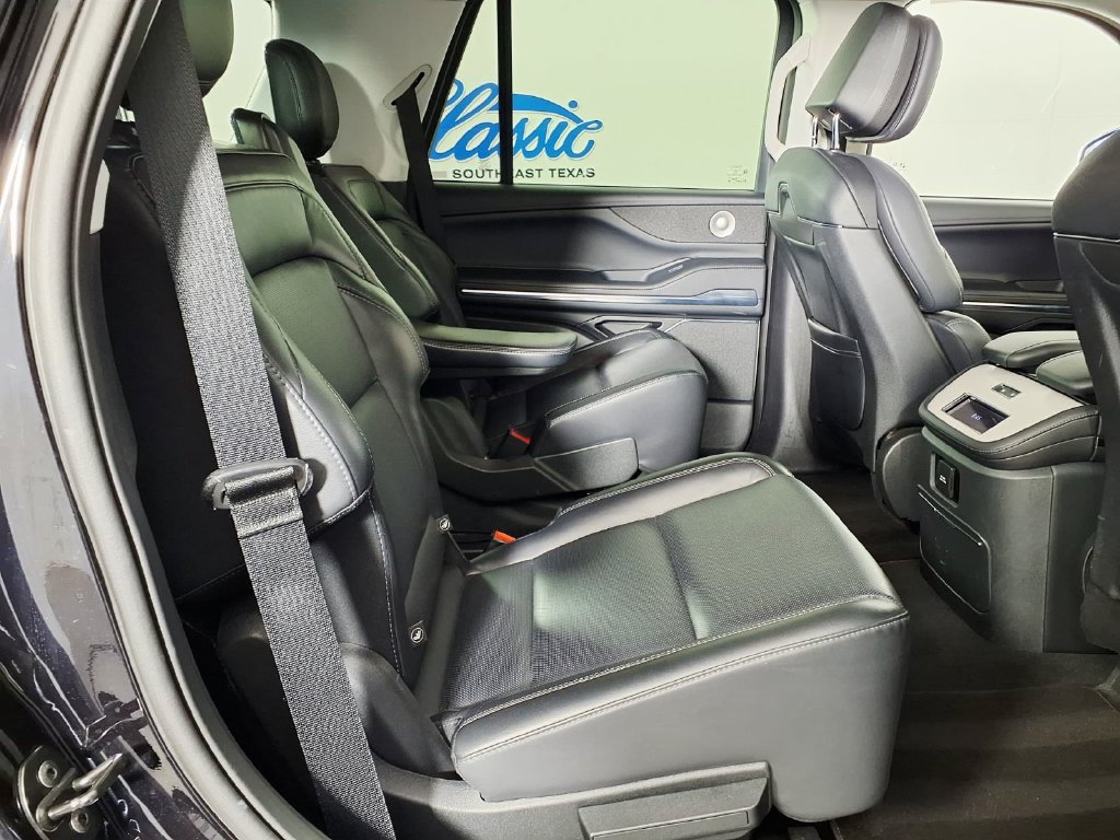 Used 2025 Lincoln Navigator Reserve AWD/4WD image 10