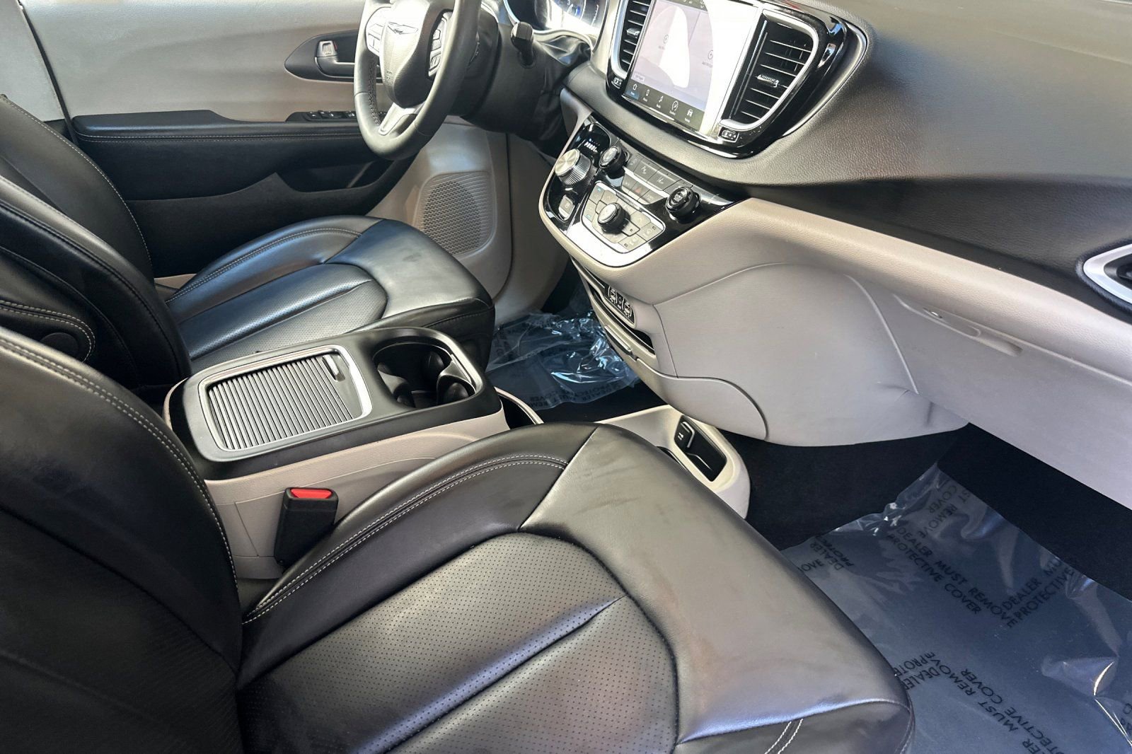 Used 2023 Chrysler Pacifica Touring-L image 20