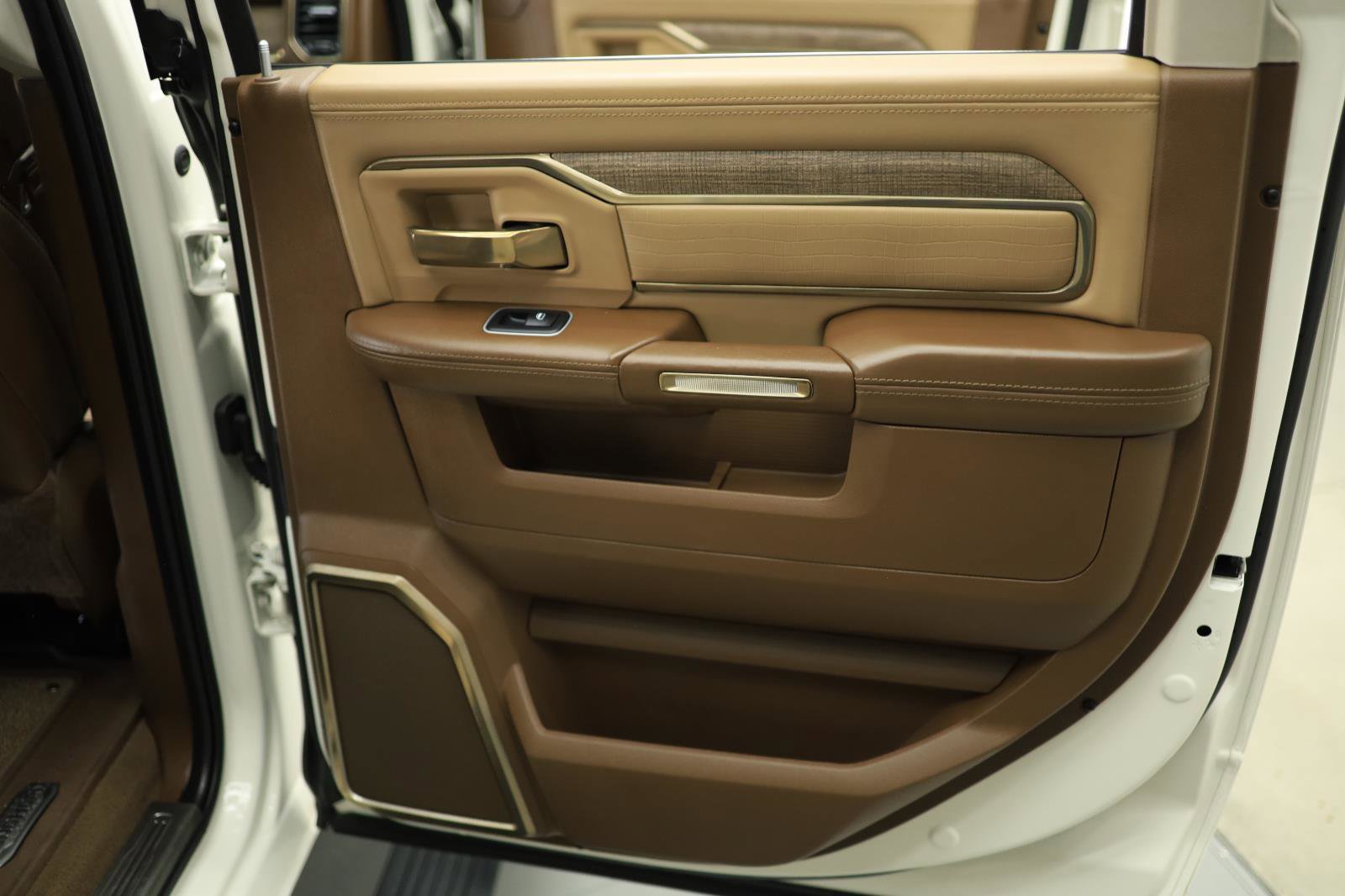 Used 2024 RAM 3500 Limited image 52