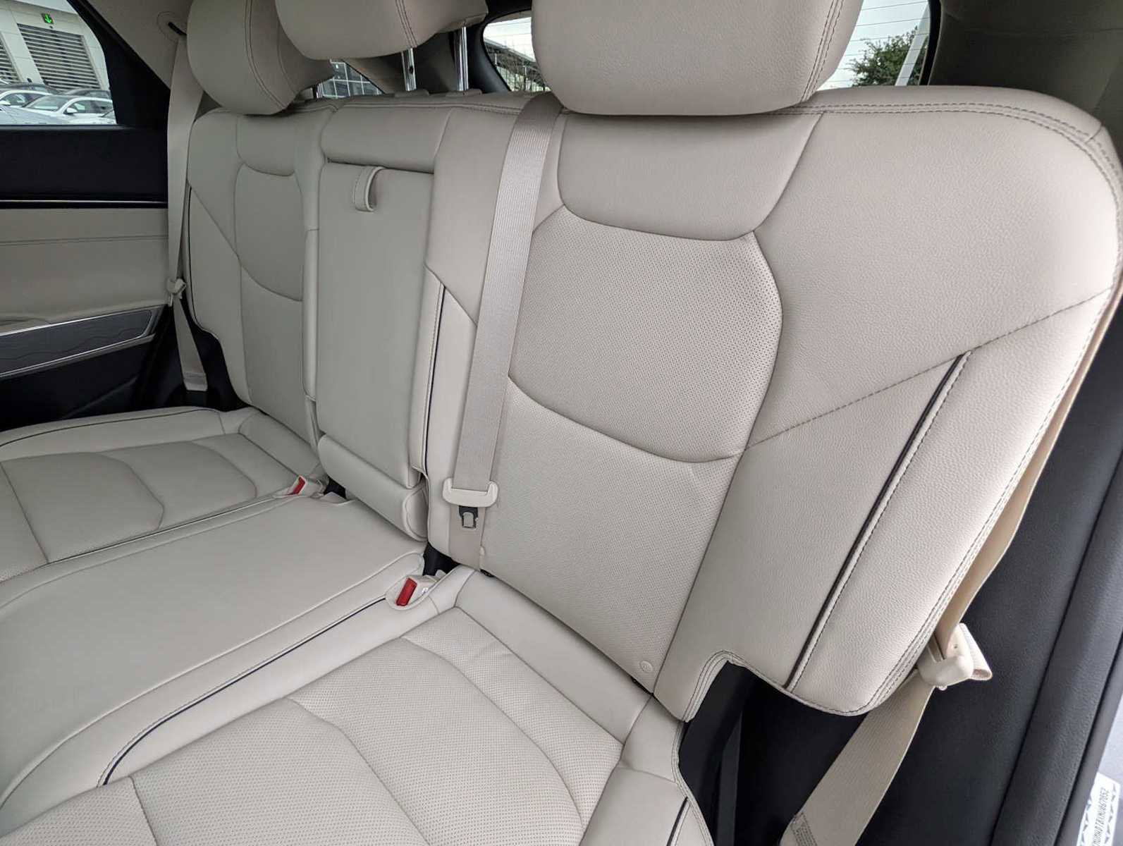 Used 2022 Genesis GV70 2.5T w/ Advanced Package image 30