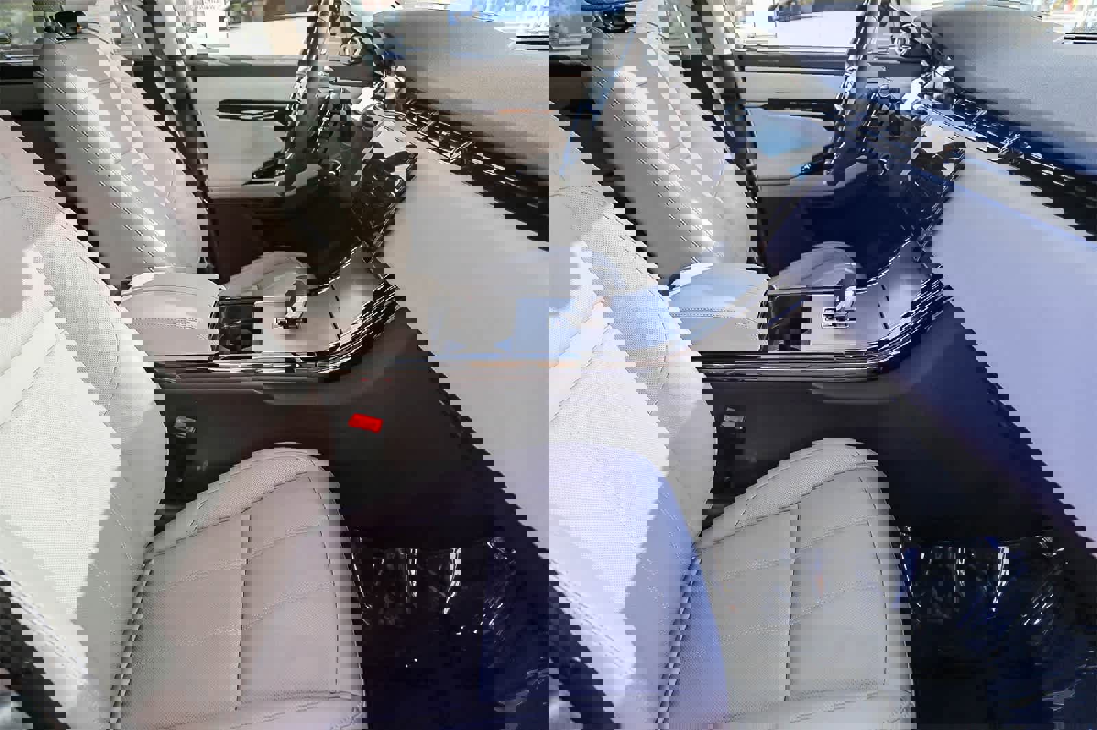 Certified 2025 Land Rover Range Rover Evoque S image 15