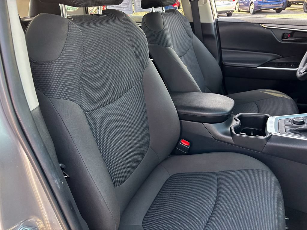Used 2025 Toyota RAV4 LE AWD/4WD image 33