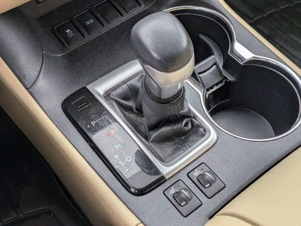 Used 2019 Toyota Highlander SE image 25