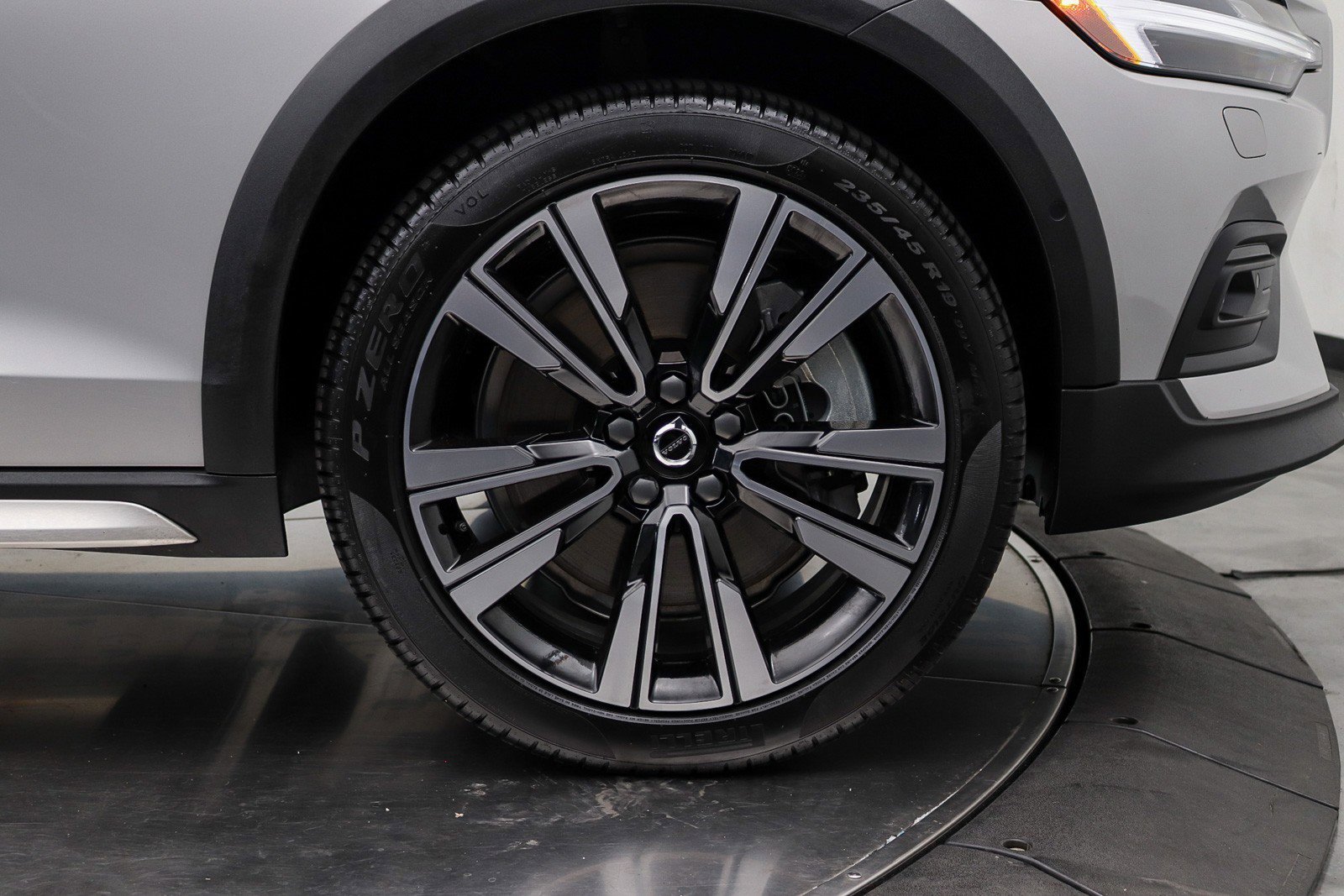 Used 2025 Volvo V60 B5 Cross Country Ultra w/ Protection Package Premier AWD/4WD image 14