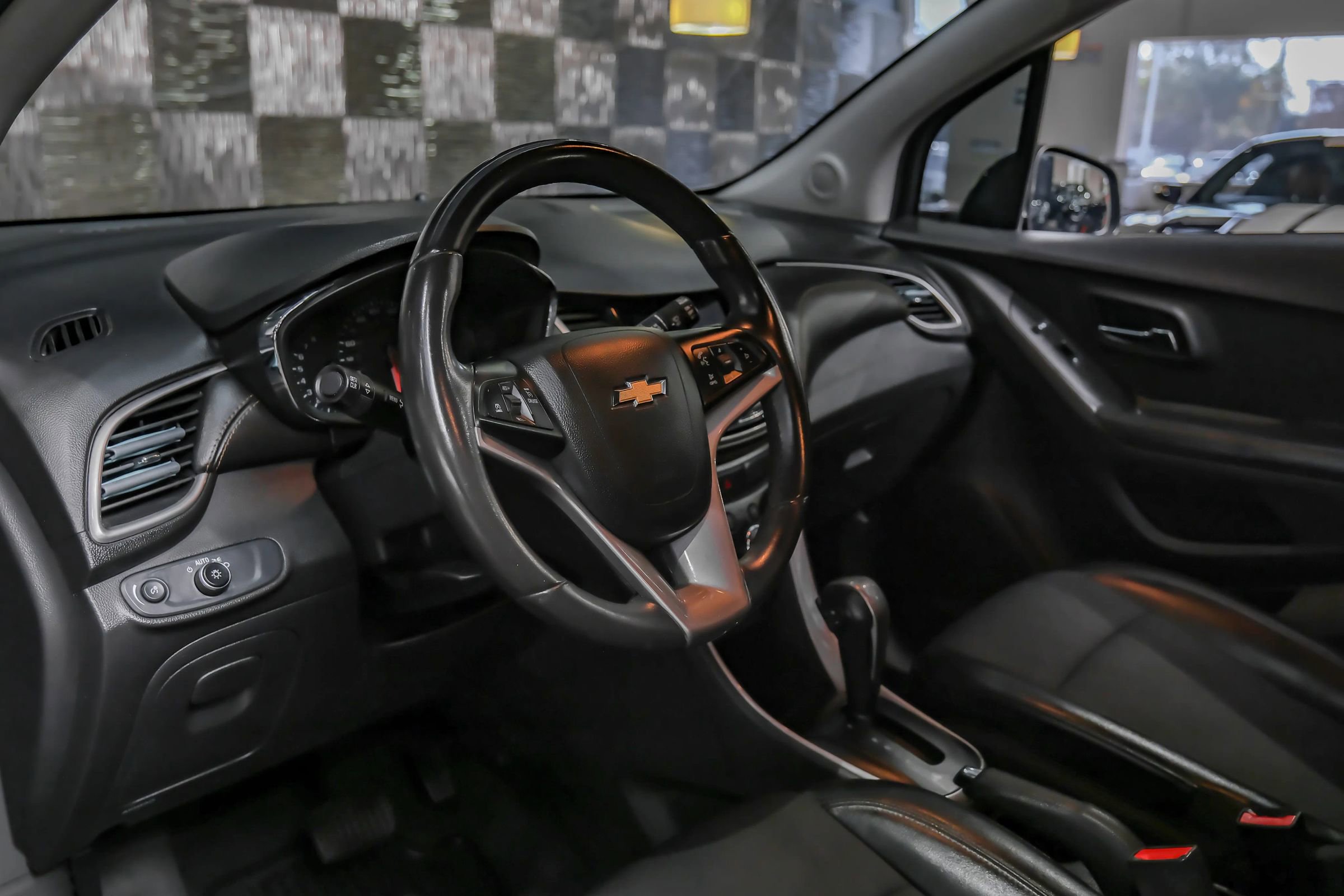Used 2022 Chevrolet Trax LT w/ LT Convenience Package image 3