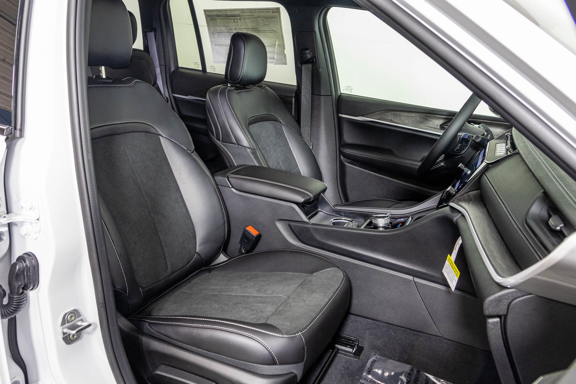 New 2026 Jeep Grand Cherokee Altitude AWD/4WD image 48