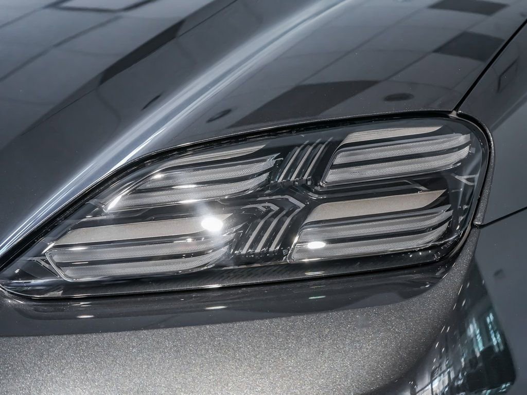 New 2026 Porsche Macan 4S Electric image 32