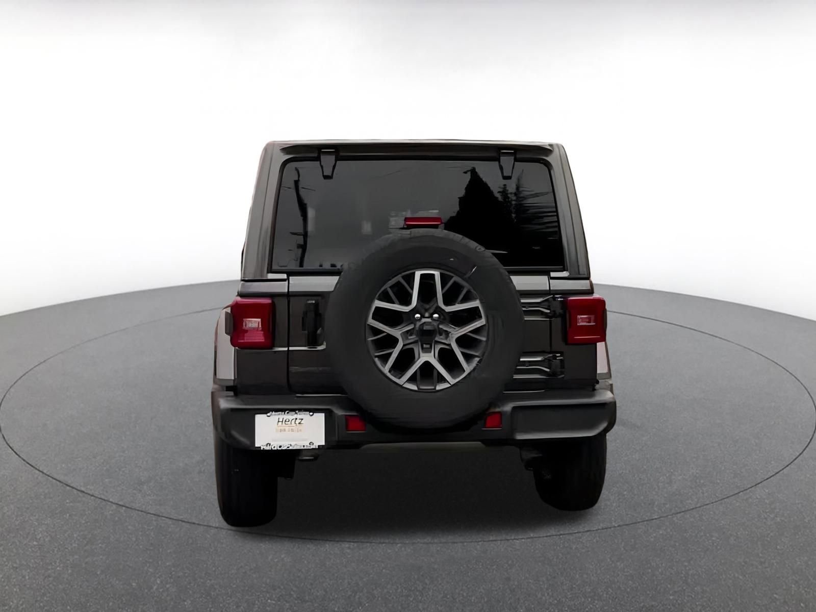 Used 2025 Jeep Wrangler Sahara image 10