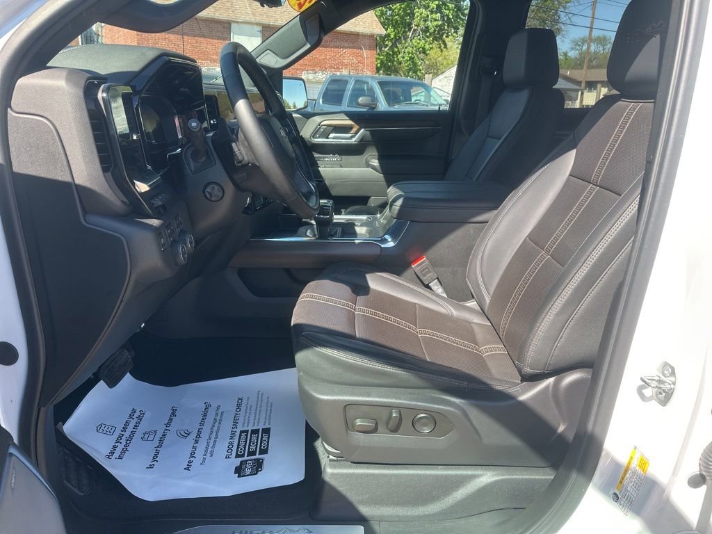 Used 2024 Chevrolet Silverado 1500 High Country w/ Technology Package AWD/4WD image 16