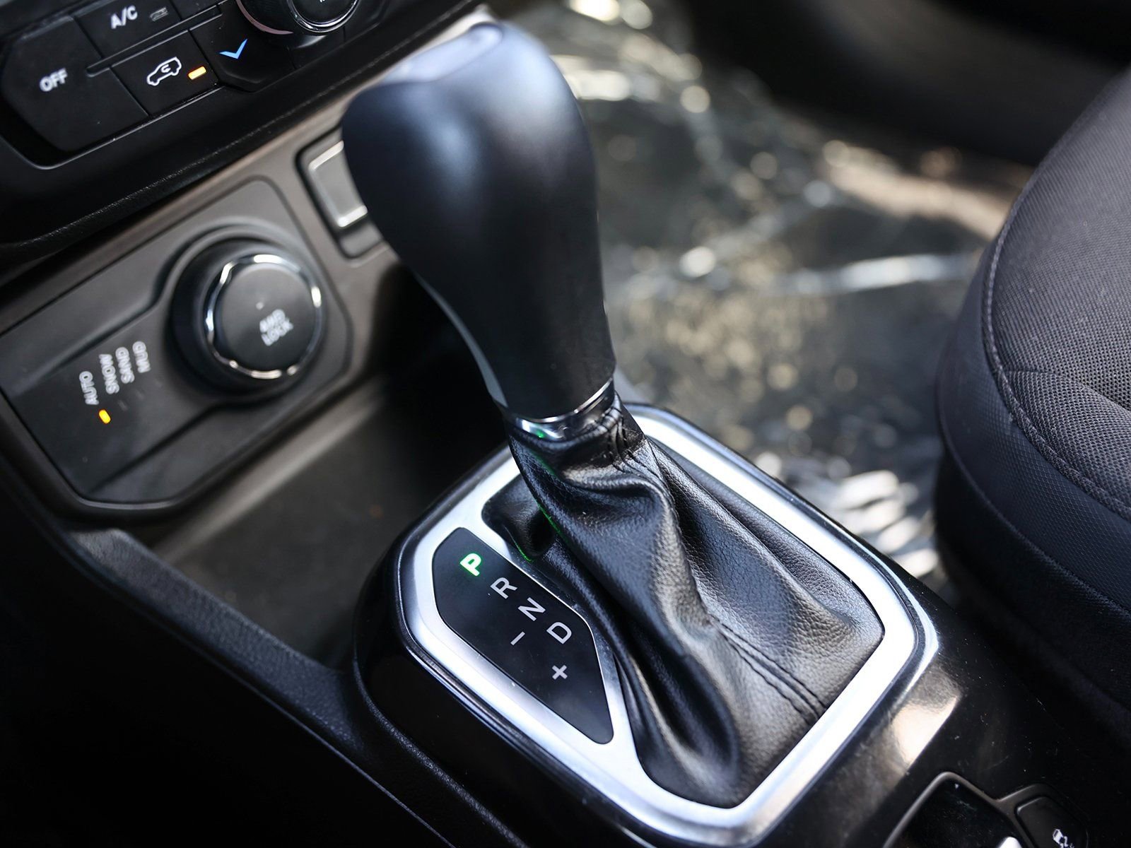 Used 2022 Jeep Renegade Altitude image 29