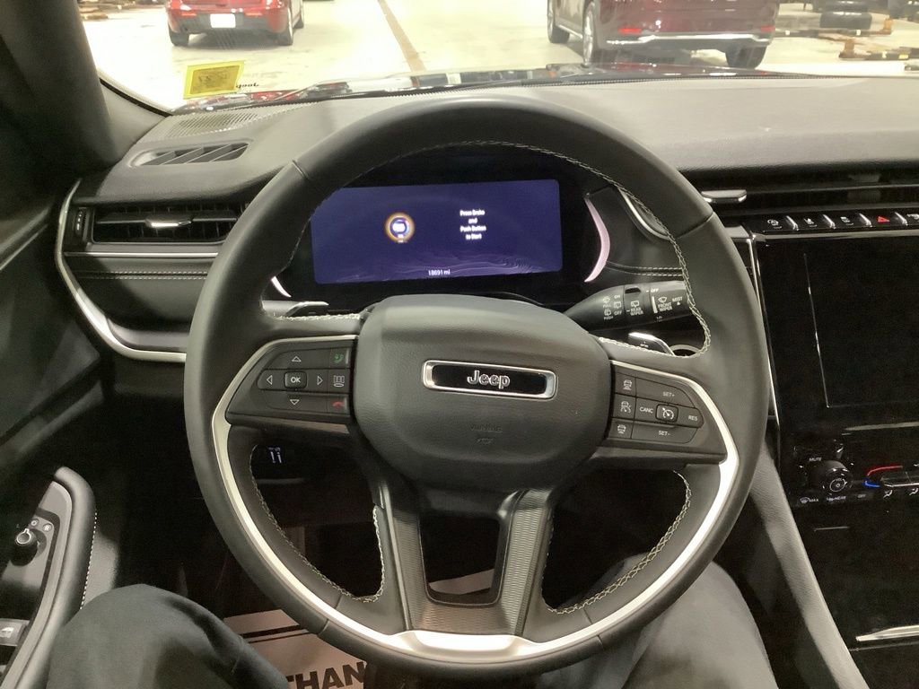 Used 2024 Jeep Grand Cherokee L Laredo image 13