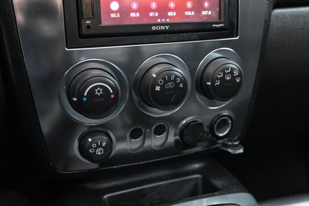 Used 2010 HUMMER H3 Luxury w/ Appearance Package image 23