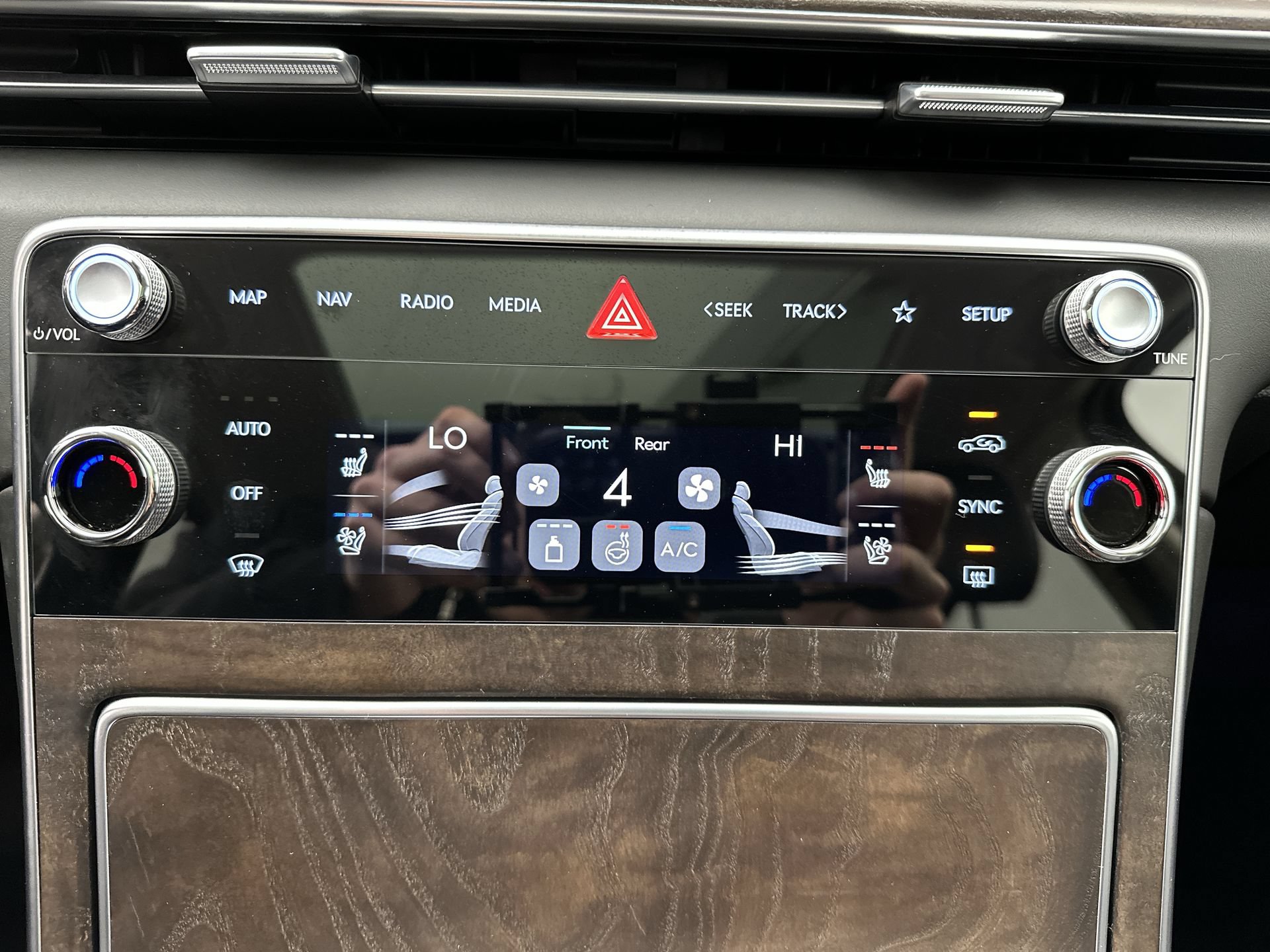 Certified 2026 Genesis GV80 2.5T Advanced AWD/4WD image 19