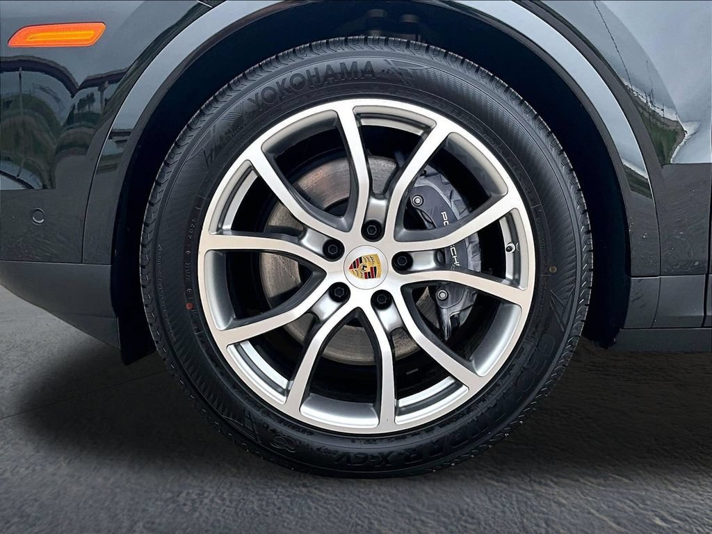 Certified 2024 Porsche Cayenne Coupe AWD/4WD image 11
