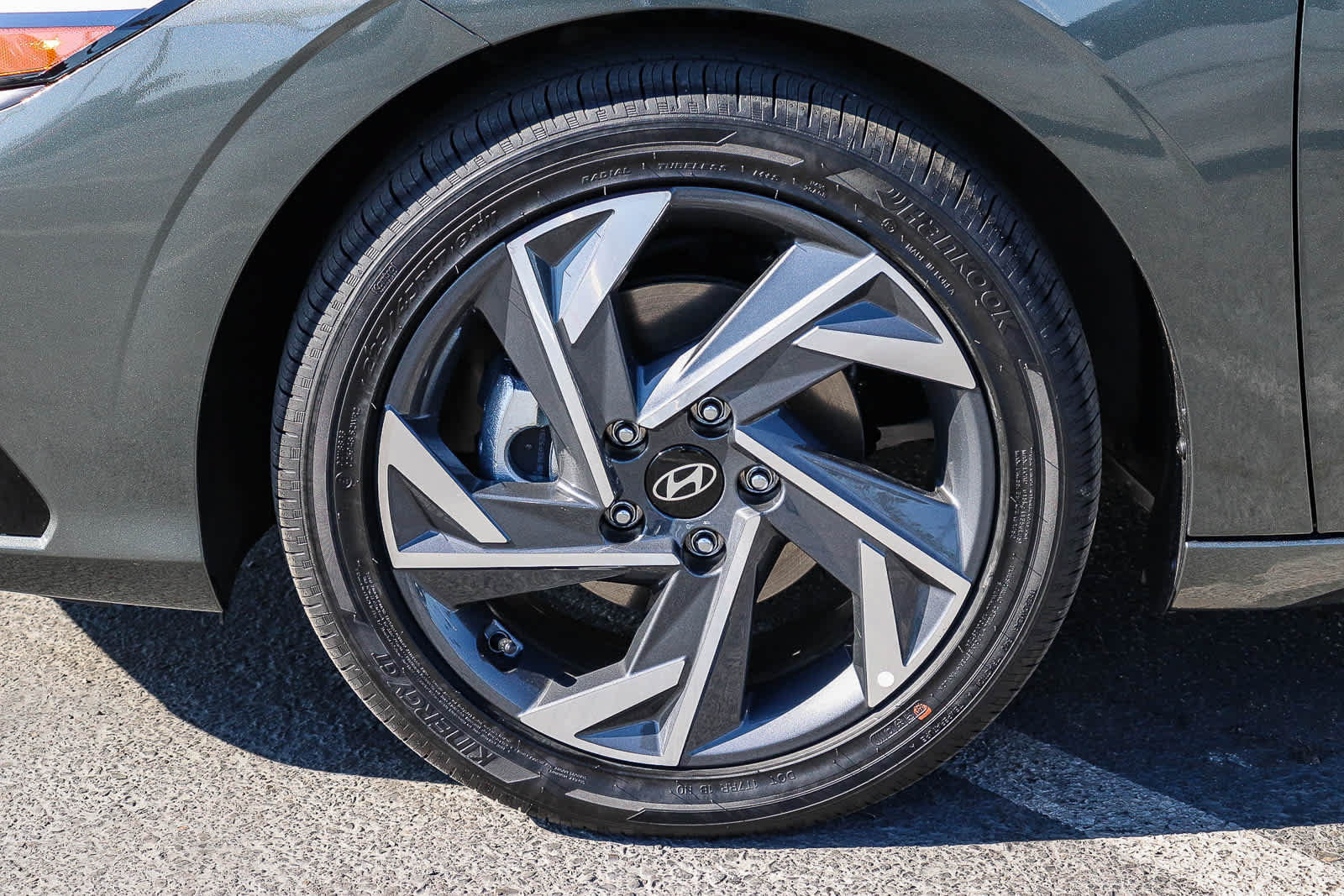 New 2026 Hyundai Elantra Limited FWD image 14