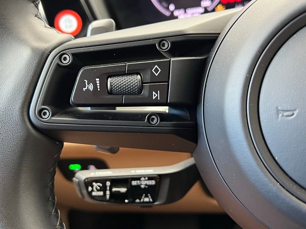 Certified 2024 Porsche Cayenne Turbo image 9