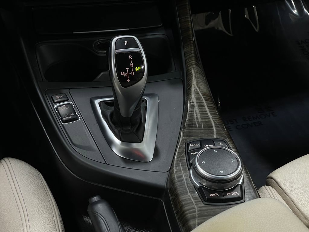 Used 2016 BMW M235i Convertible image 27