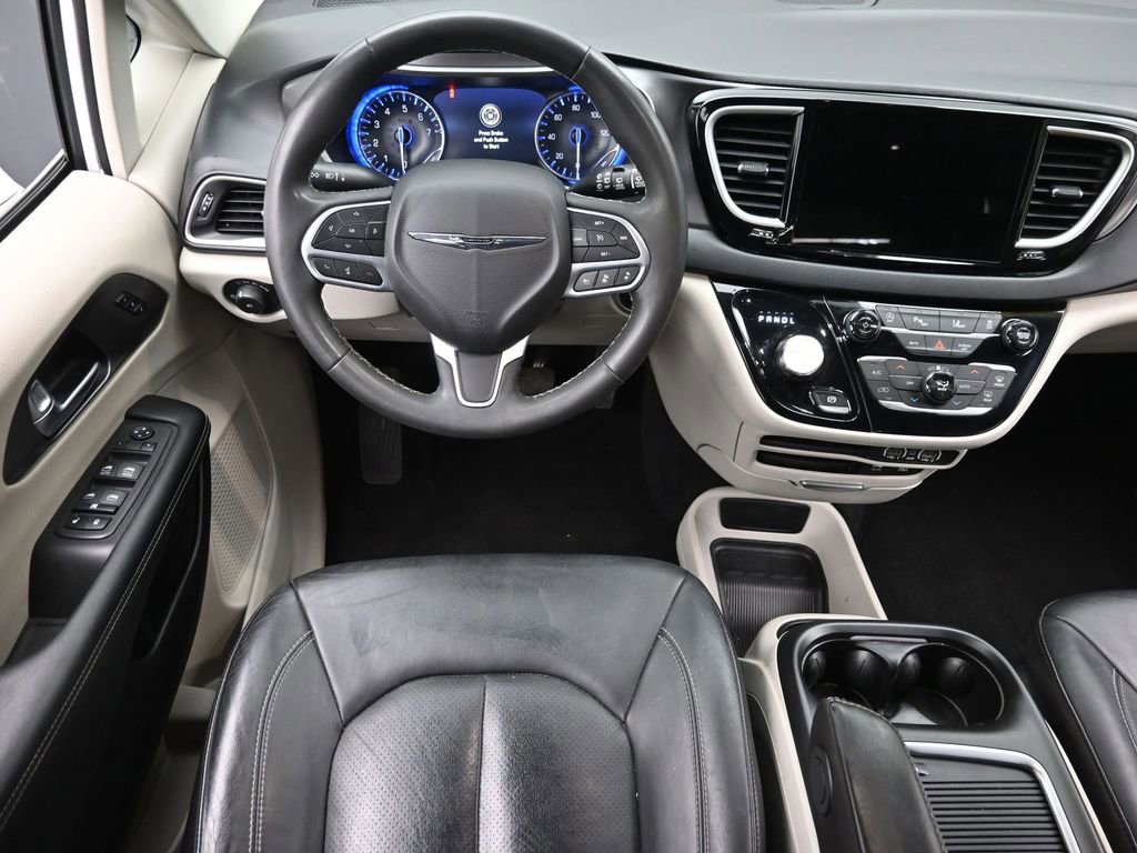 Used 2022 Chrysler Pacifica Touring-L image 13