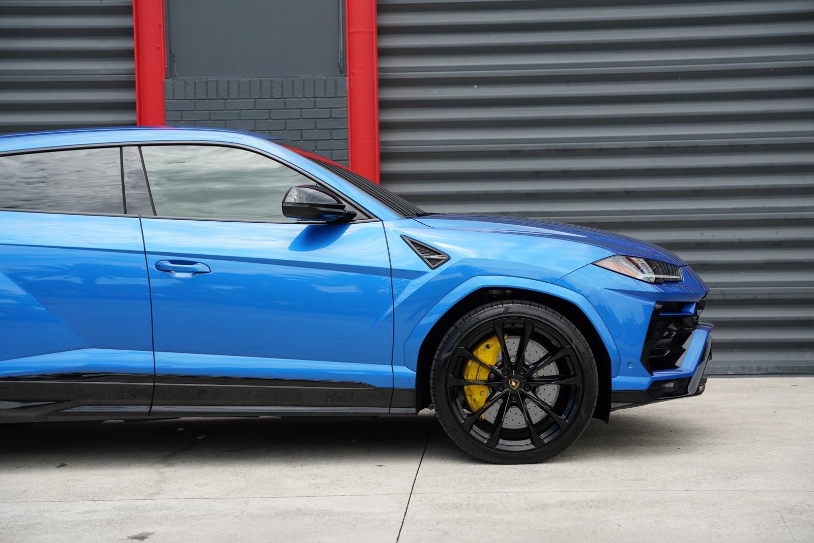 Used 2022 Lamborghini Urus AWD/4WD image 4