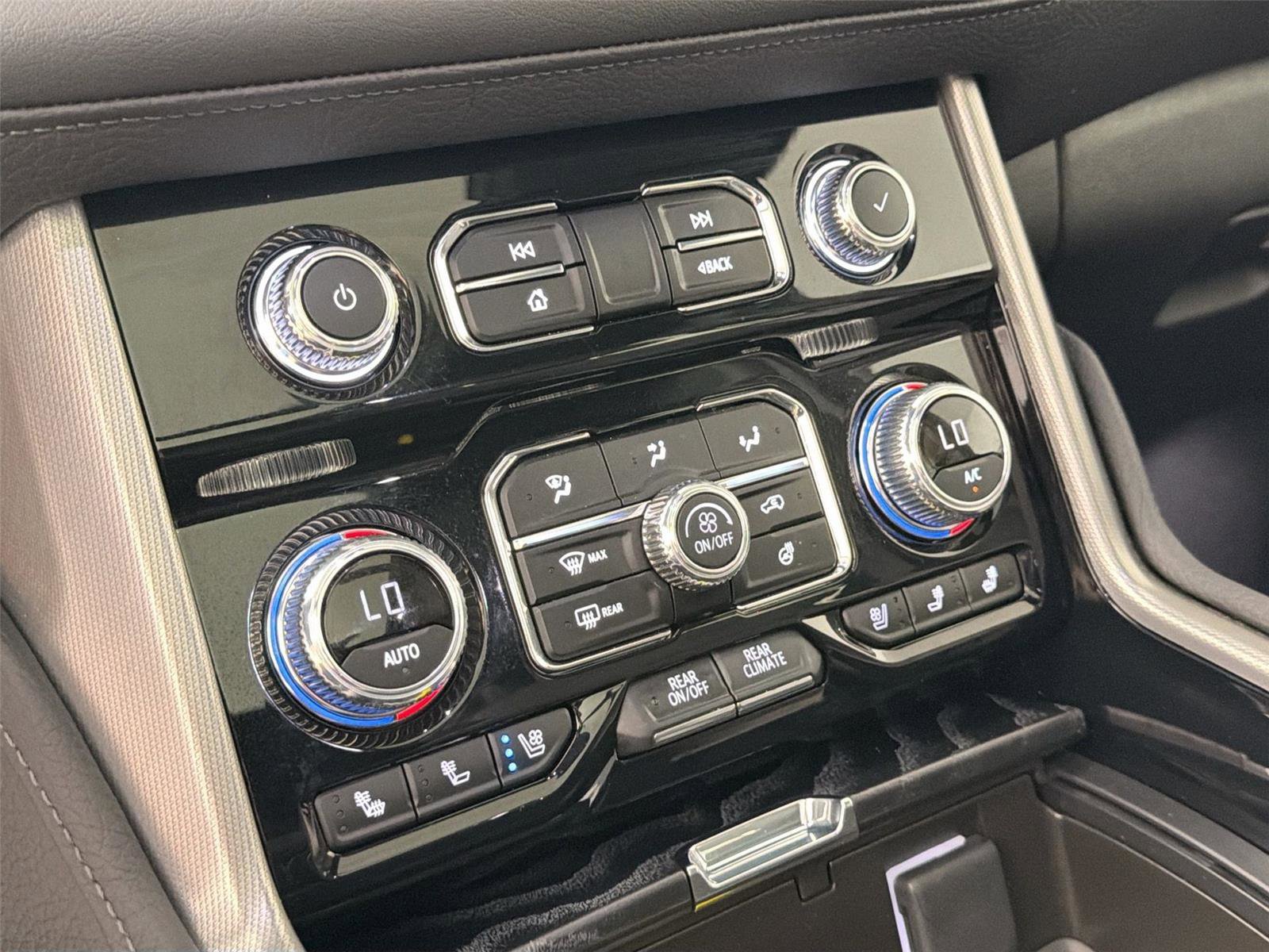 Used 2024 GMC Yukon XL Denali w/ Advanced Technology Package AWD/4WD image 16