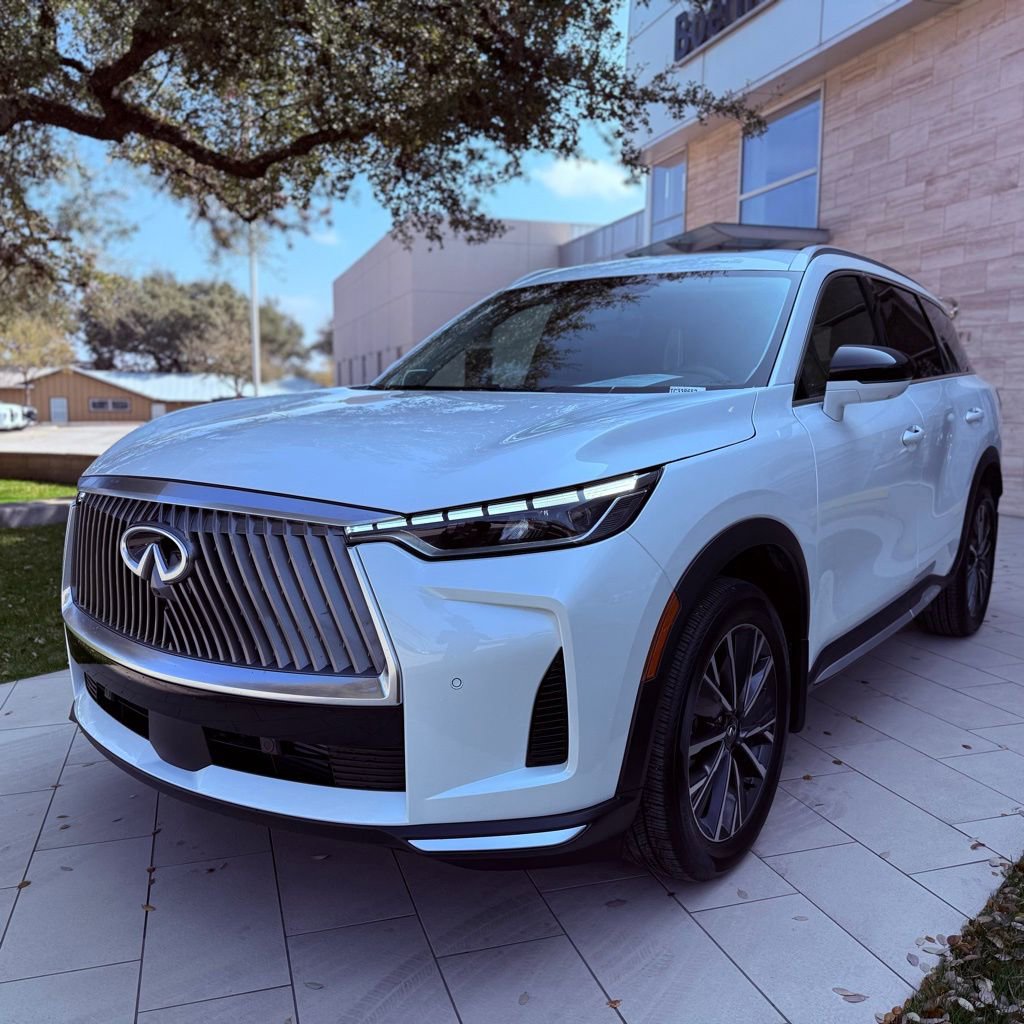 Certified 2026 INFINITI QX60 Luxe w/ Family Package image 2