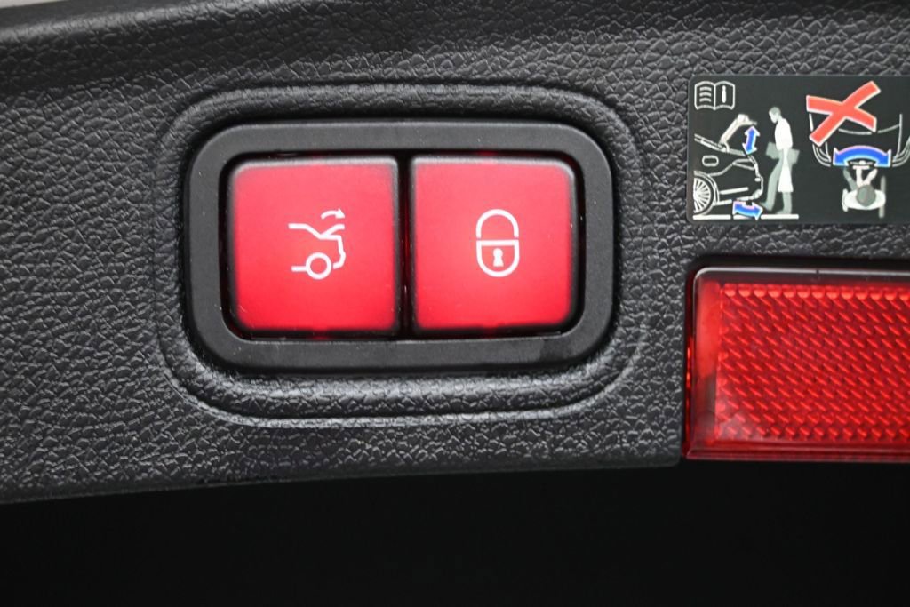 Used 2022 Mercedes-Benz C 300 Coupe image 19
