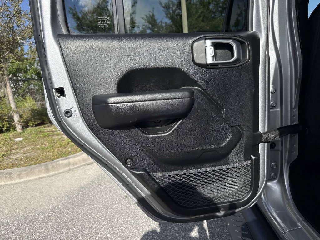 Used 2019 Jeep Wrangler Unlimited Sport S AWD/4WD image 13