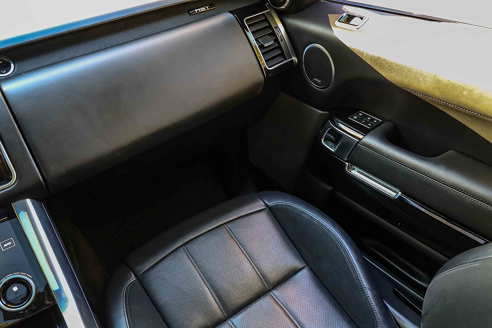 Used 2022 Land Rover Range Rover Sport HST image 17