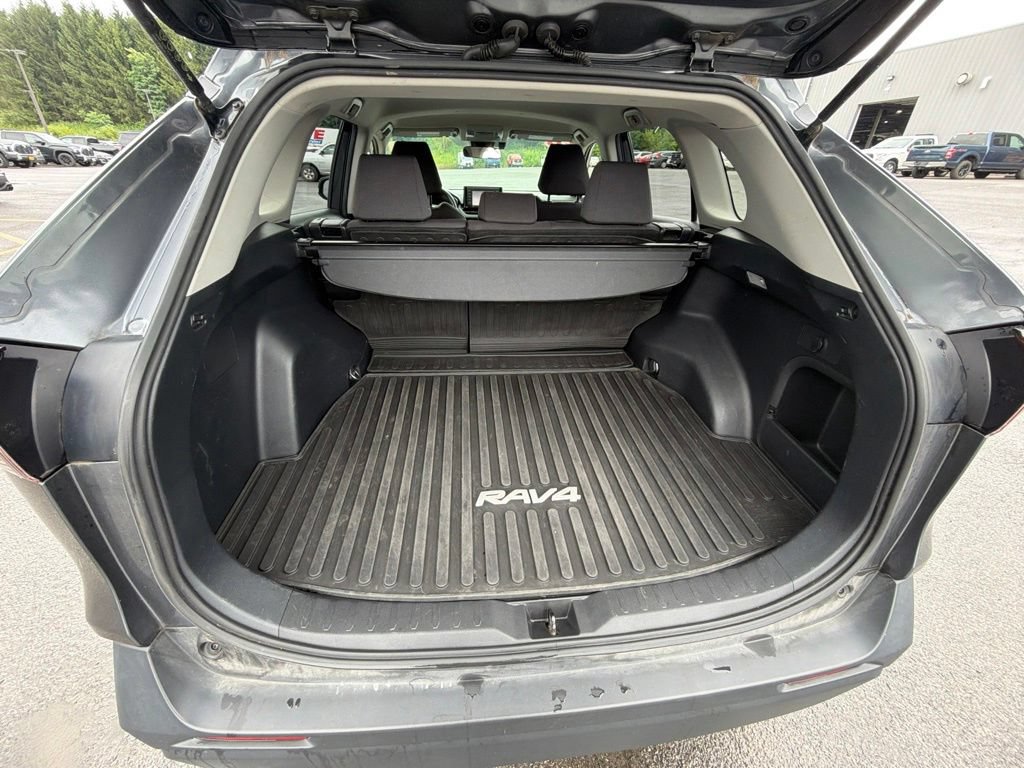 Used 2021 Toyota RAV4 XLE w/ XLE Grade Weather Package AWD/4WD image 43