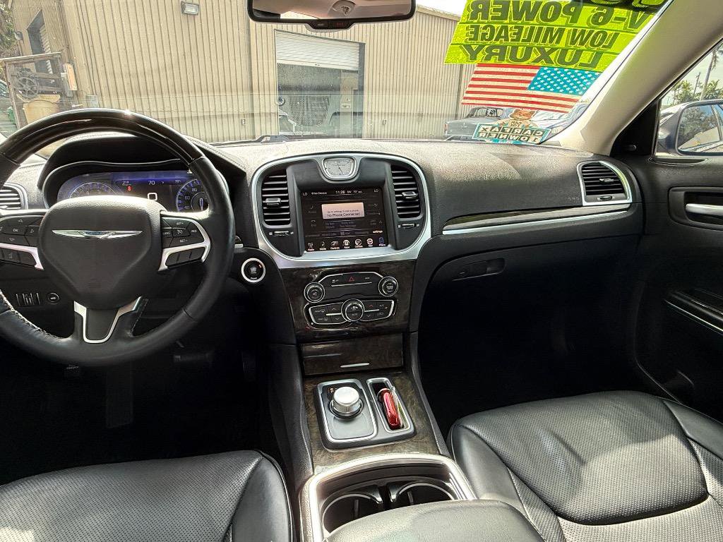 Used 2015 Chrysler 300 C image 11